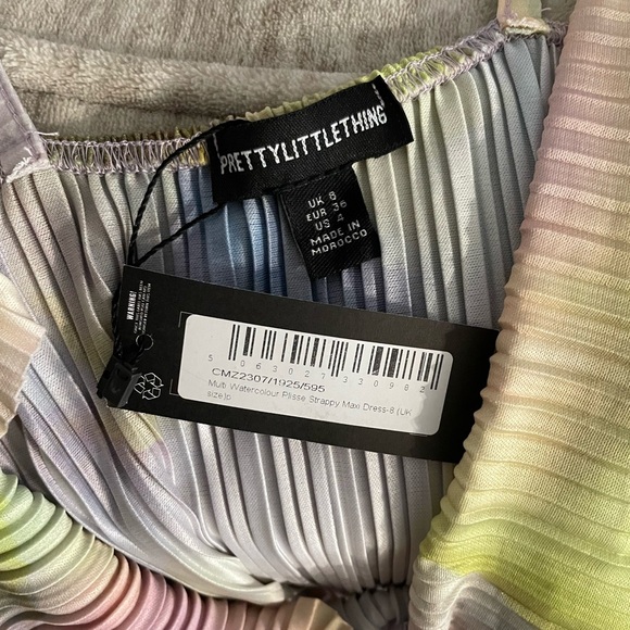 PrettyLittleThing Multi Watercolour Plisse Strappy Maxi Dress - Picture 5 of 5